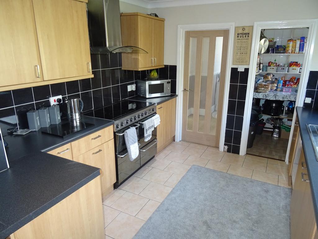 Kitchen / Living Area