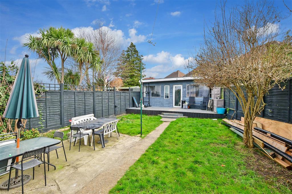 Heath Road, Crayford, Kent 3 bed semidetached house £435,000