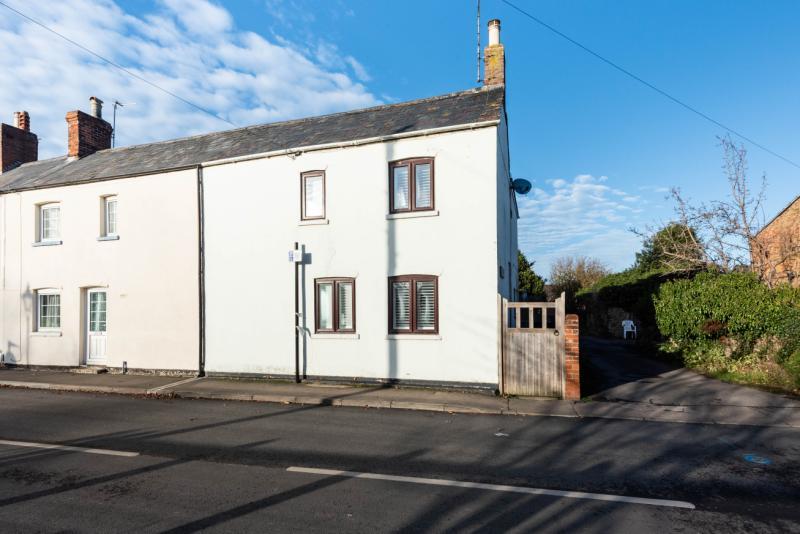 Godstow Road, Wolvercote, Oxford 3 bed terraced house £600,000