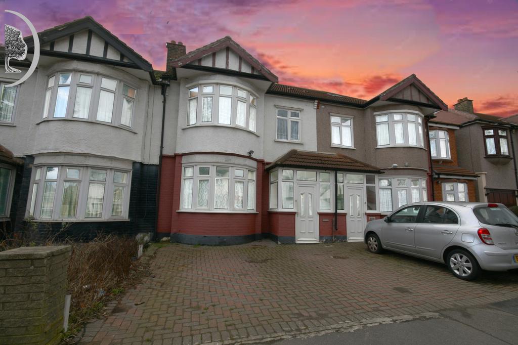 Ridgeway Gardens, Redbridge, IG4 3 bed terraced house for sale £620,000