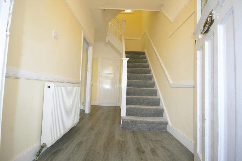 Ridgeway Gardens, Redbridge, IG4 3 bed terraced house for sale £620,000