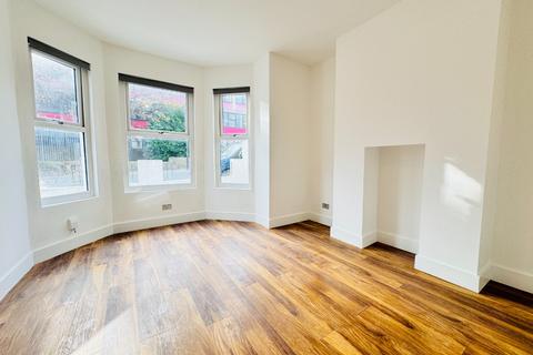 2 bedroom apartment to rent, Heavitree Road, Plumstead, London, SE18 1SU