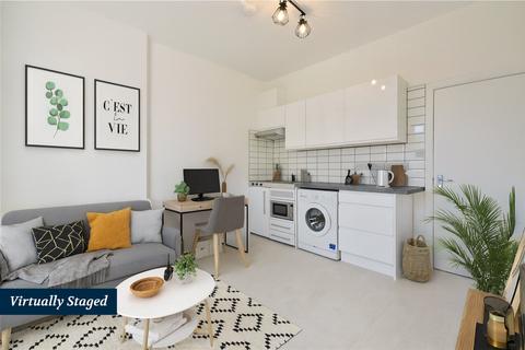 Studio to rent, Gainsborough Road, Woodside Park, London, N12