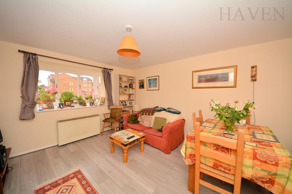 Blackdown Close, East Finchley 2 bed flat £1,350 pcm (£312 pw)