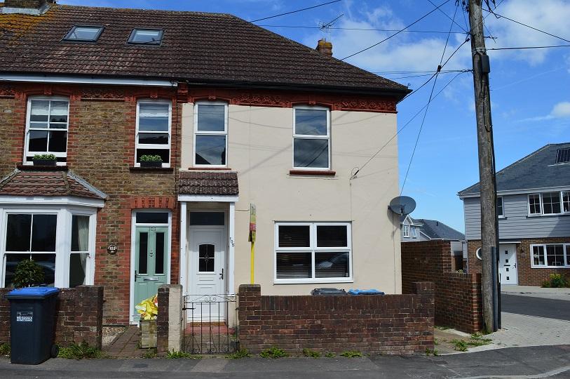 Fairfield Road, Burgess Hill RH15 3 bed end of terrace house £1,295