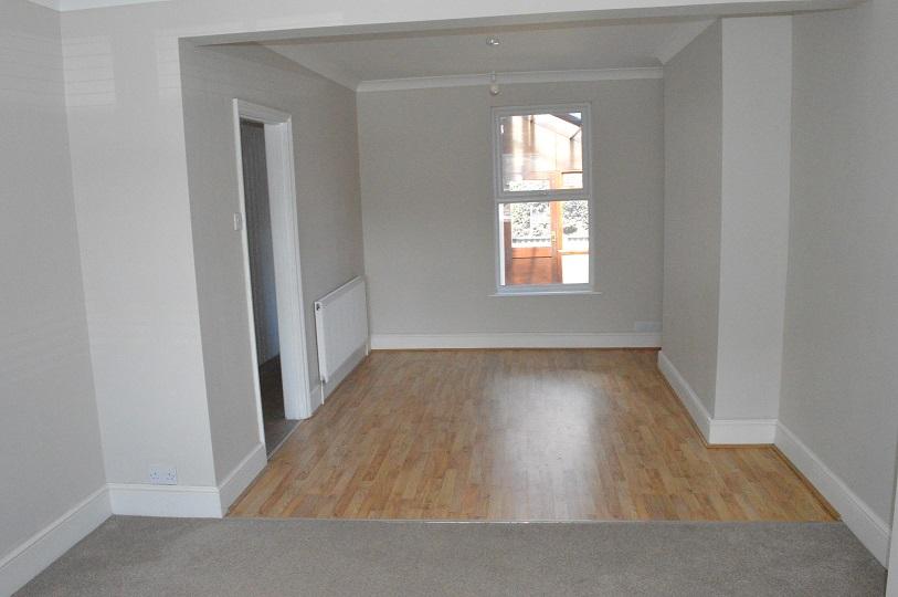 Fairfield Road, Burgess Hill RH15 3 bed end of terrace house £1,295