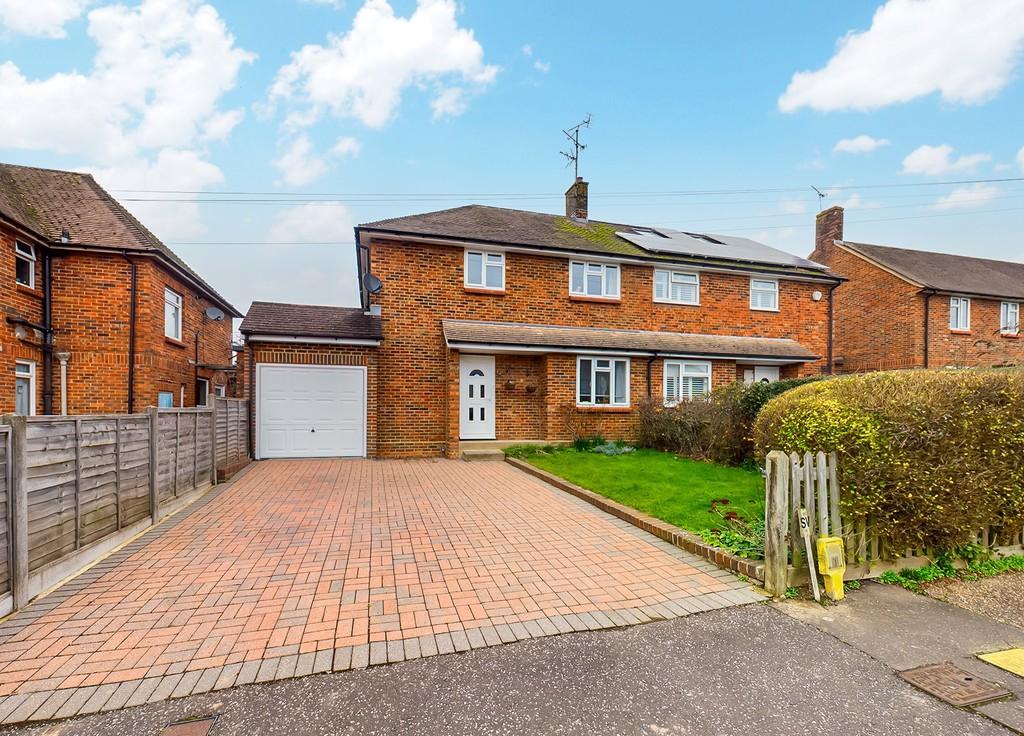 Macleod Road, Horsham 3 bed semidetached house £475,000