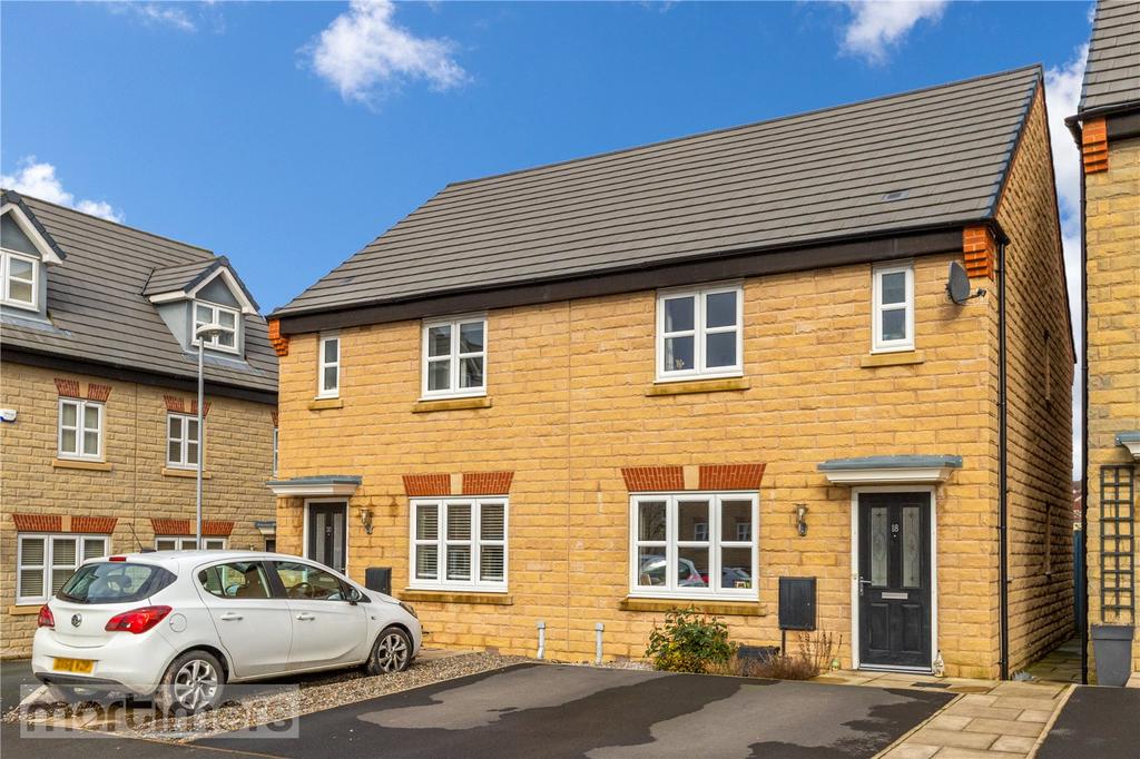 Edward Drive, Clitheroe, BB7 3 bed semidetached house £215,000