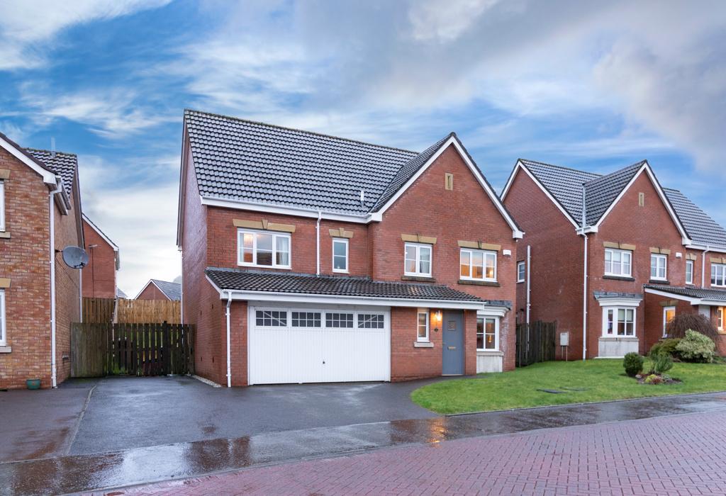 Hopepark Drive, Cumbernauld, Glasgow 6 bed detached house £380,000