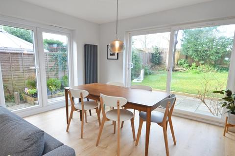 12 Yewens, Chiddingfold, Godalming, GU8 4SD