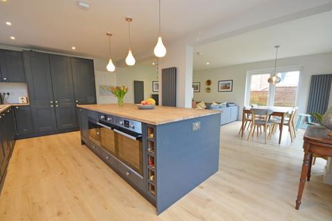 12 Yewens, Chiddingfold, Godalming, GU8 4SD