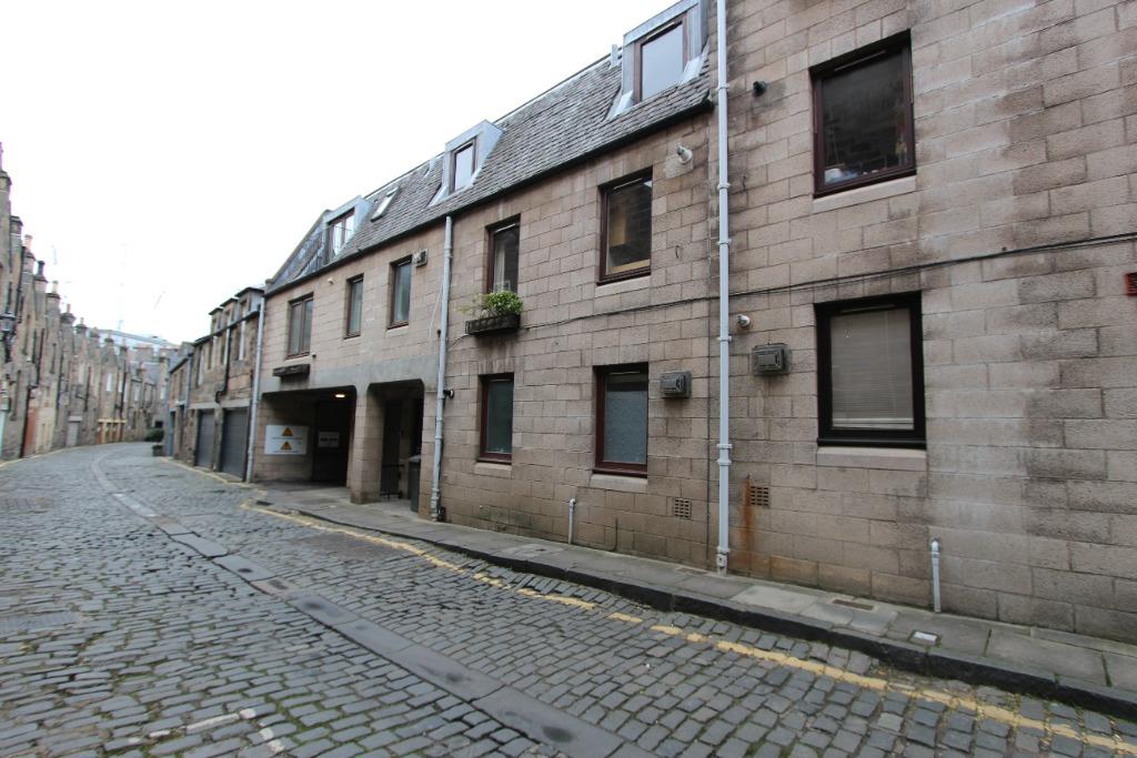 Atholl Crescent Lane, West End, Edinburgh, EH3 1 bed flat £950 pcm (£