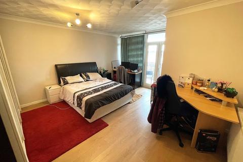 2 bedroom flat to rent, Outram Road, Southsea