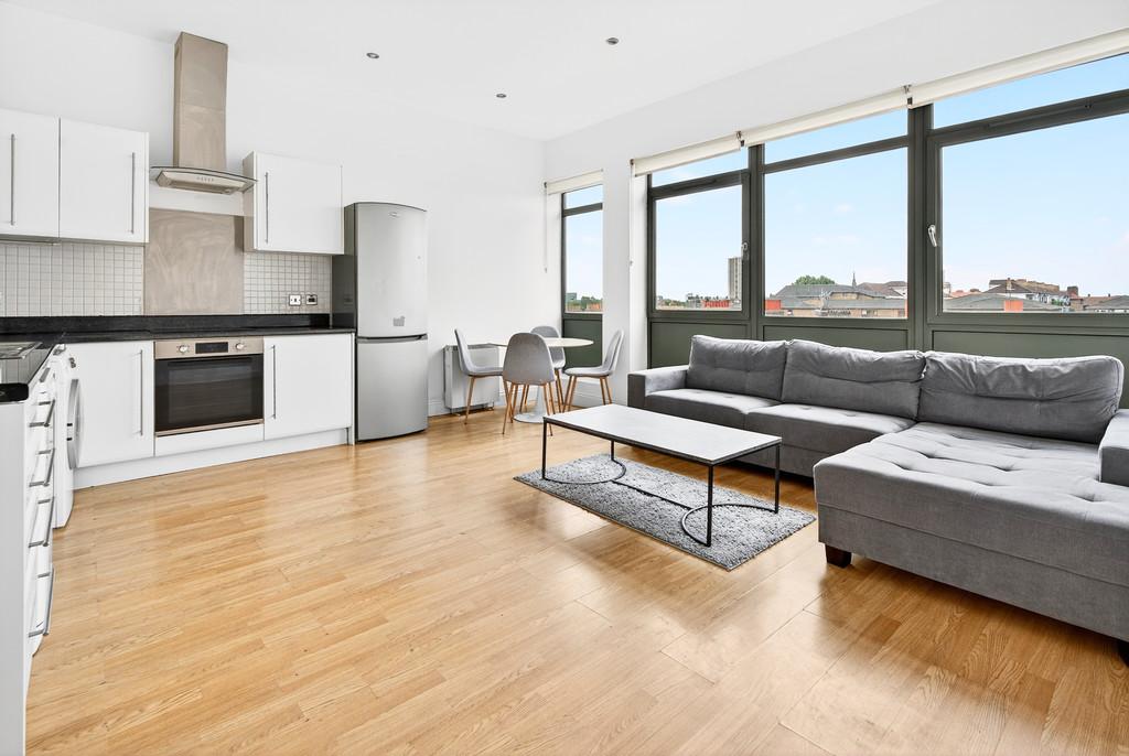 01  To Let 1 Bedroom Flat Commercial Road E1 www.n