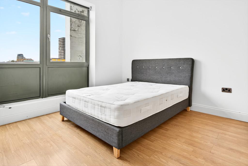 05  To Let 1 Bedroom Flat Commercial Road E1 www.n