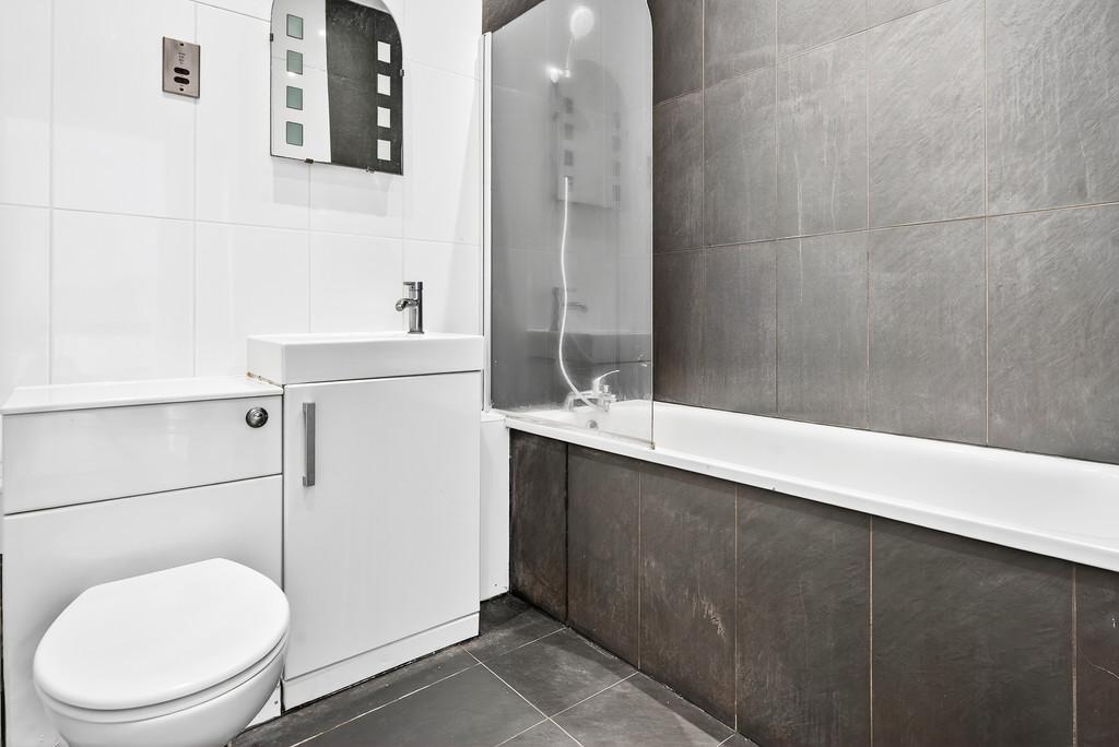 07  To Let 1 Bedroom Flat Commercial Road E1 www.n
