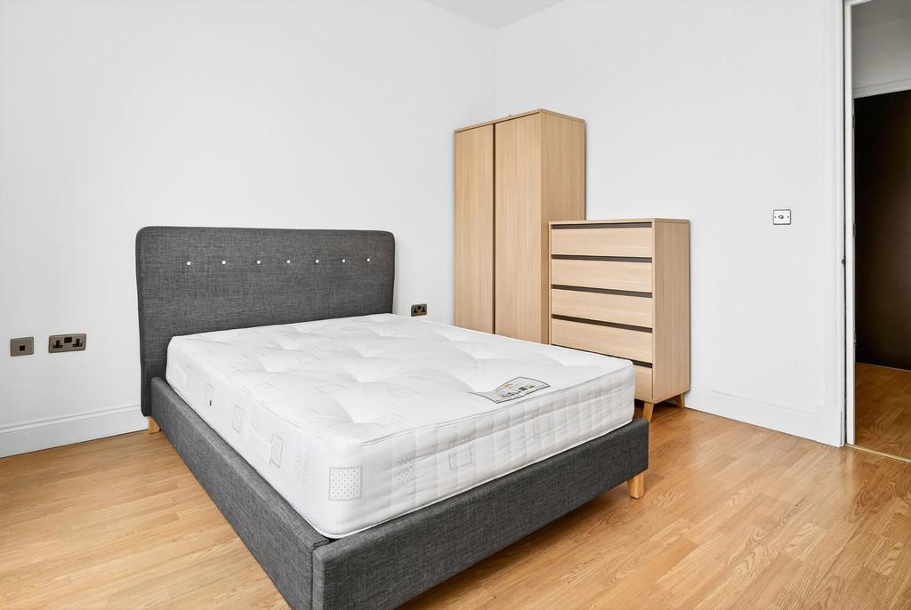 06  To Let 1 Bedroom Flat Commercial Road E1 www.n