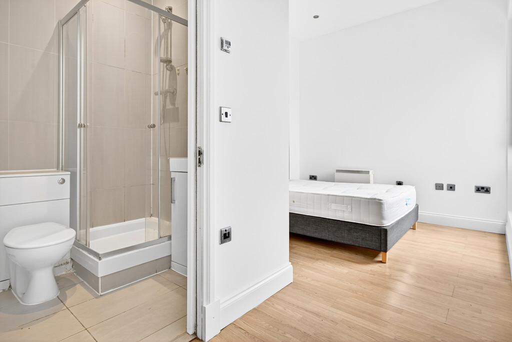 08  To Let 1 Bedroom Flat Commercial Road E1 www.n