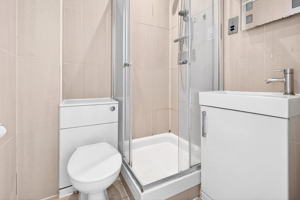11  To Let 1 Bedroom Flat Commercial Road E1 www.n