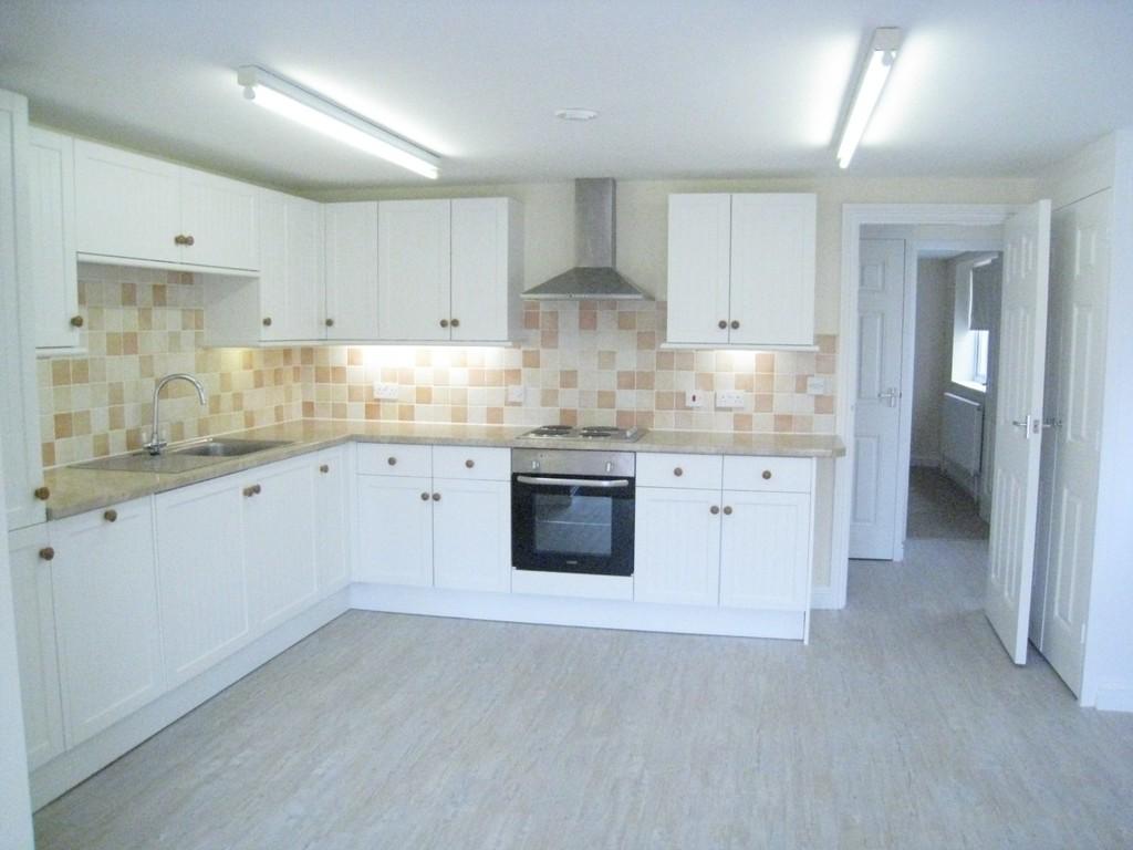 Earlsbrook Road, Redhill 1 bed apartment £1,050 pcm (£242 pw)