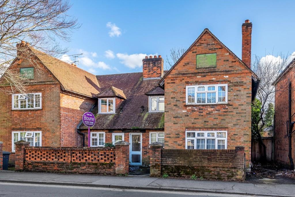 East Street, Farnham 3 bed semidetached house £450,000