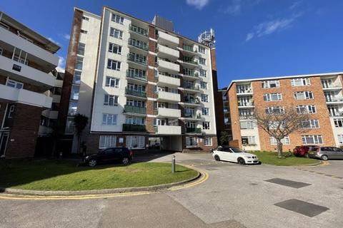 * LUXURY STYLE FLAT * 2 BEDROOMS * 2 BATHROMS * VACANT * London Road, Westcliff-On-Sea