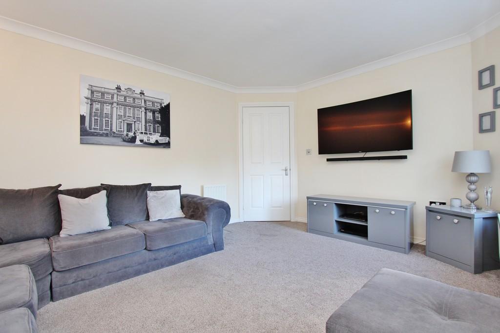 Ascot Drive, Dosthill 3 bed detached house £325,000