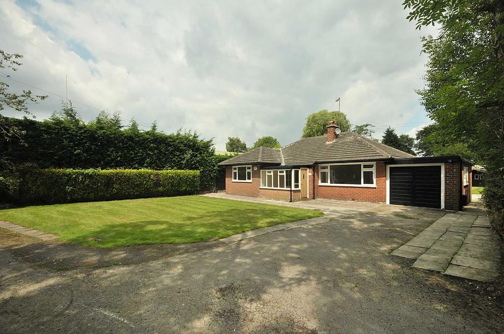 Holmes Chapel Road, Lach Dennis 2 bed detached bungalow £950 pcm (£219 pw)