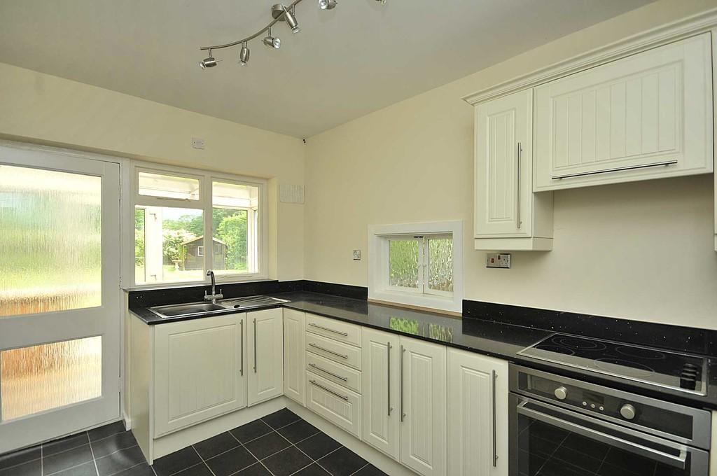 Holmes Chapel Road, Lach Dennis 2 bed detached bungalow £950 pcm (£219 pw)