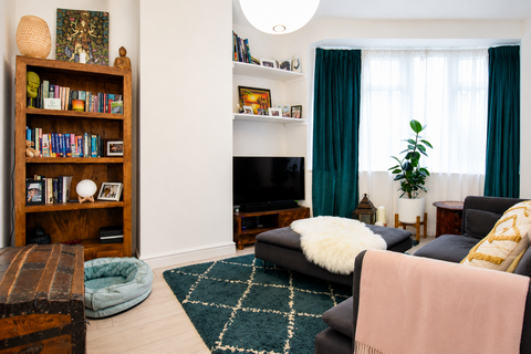 3 bedroom semi-detached house to rent, Wincrofts Drive, Eltham, SE9