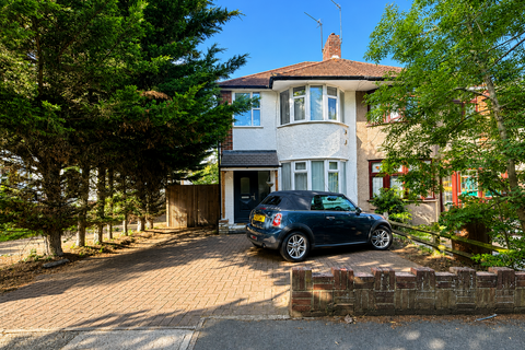 3 bedroom semi-detached house to rent, Wincrofts Drive, Eltham, SE9