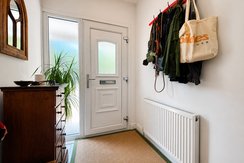 3 bedroom semi-detached house to rent, Wincrofts Drive, Eltham, SE9