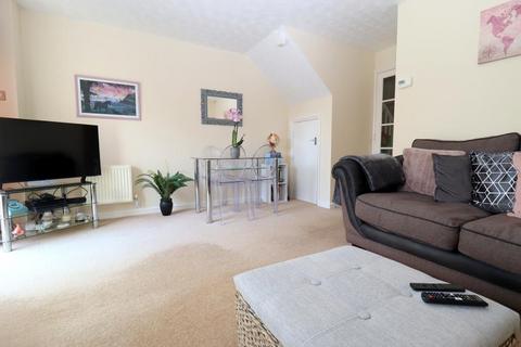 2 bedroom end of terrace house to rent, The Belfry, Bushmead, Luton, LU2 7GA