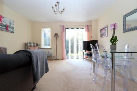 2 bedroom end of terrace house to rent, The Belfry, Bushmead, Luton, LU2 7GA