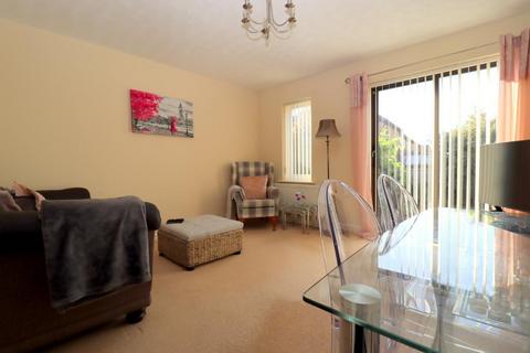 2 bedroom end of terrace house to rent, The Belfry, Bushmead, Luton, LU2 7GA