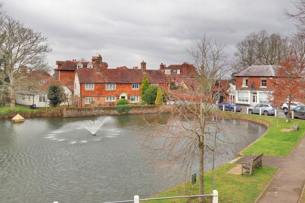Bursfields House, The Plain, Goudhurst, Kent, TN17 1AE 2 bed flat £