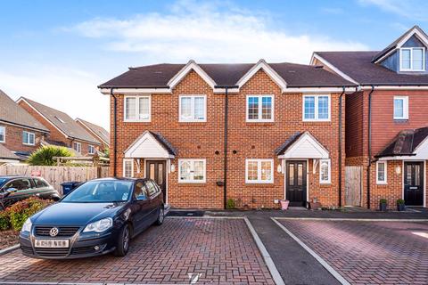 21 Weyview Gardens, Godalming, GU7 1GG