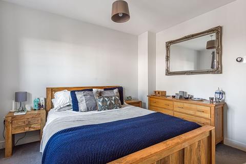 21 Weyview Gardens, Godalming, GU7 1GG