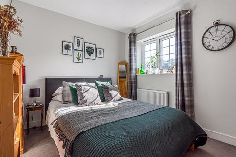 21 Weyview Gardens, Godalming, GU7 1GG