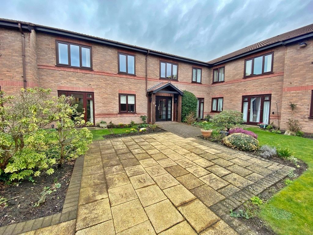 Oulton Court, Grappenhall, Warrington, WA4 1 bed apartment for sale £