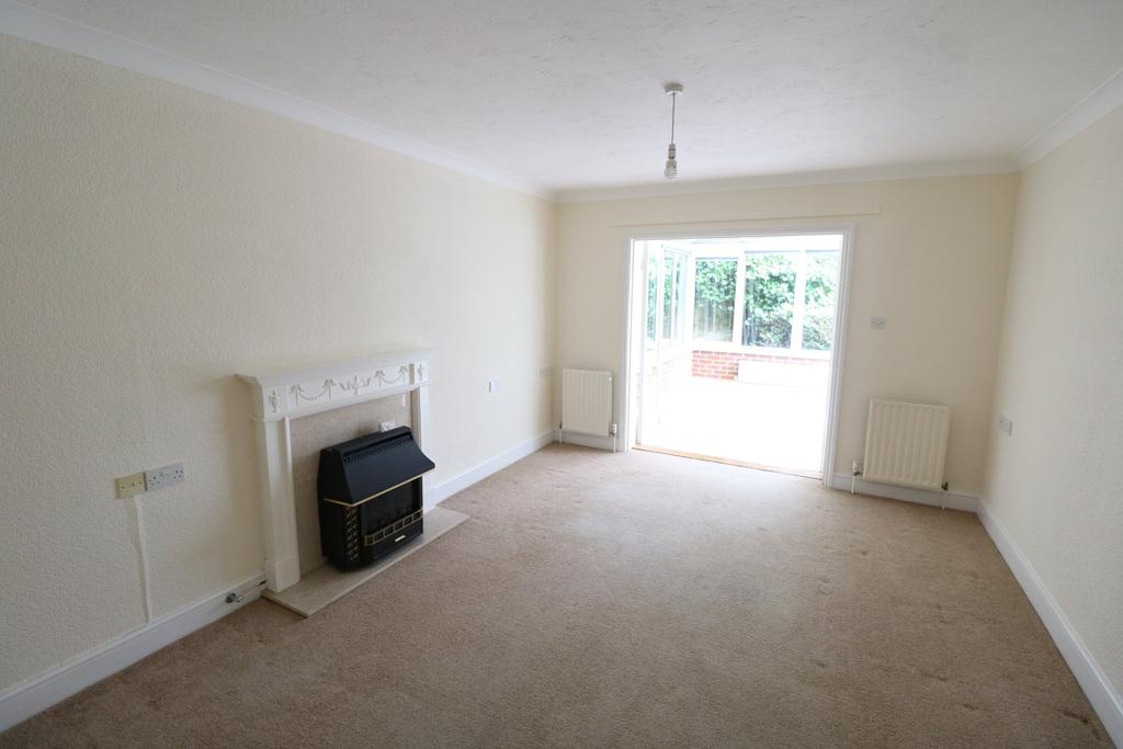 Beacon Gardens, Victoria Hill Road, Fleet, GU51 2 bed bungalow £1,400