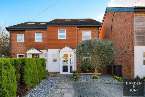 132 Ainslie Wood Road, London, E4 9DD