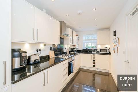 132 Ainslie Wood Road, London, E4 9DD