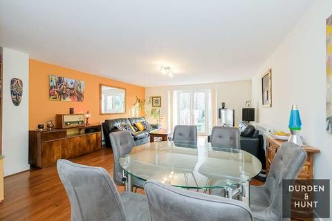 132 Ainslie Wood Road, London, E4 9DD