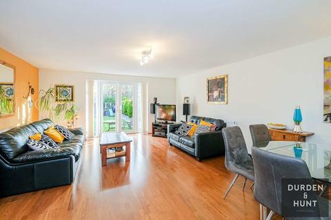 132 Ainslie Wood Road, London, E4 9DD