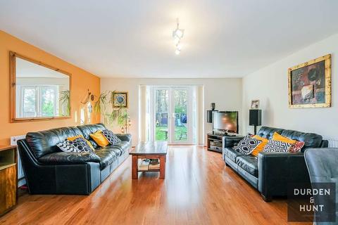 132 Ainslie Wood Road, London, E4 9DD