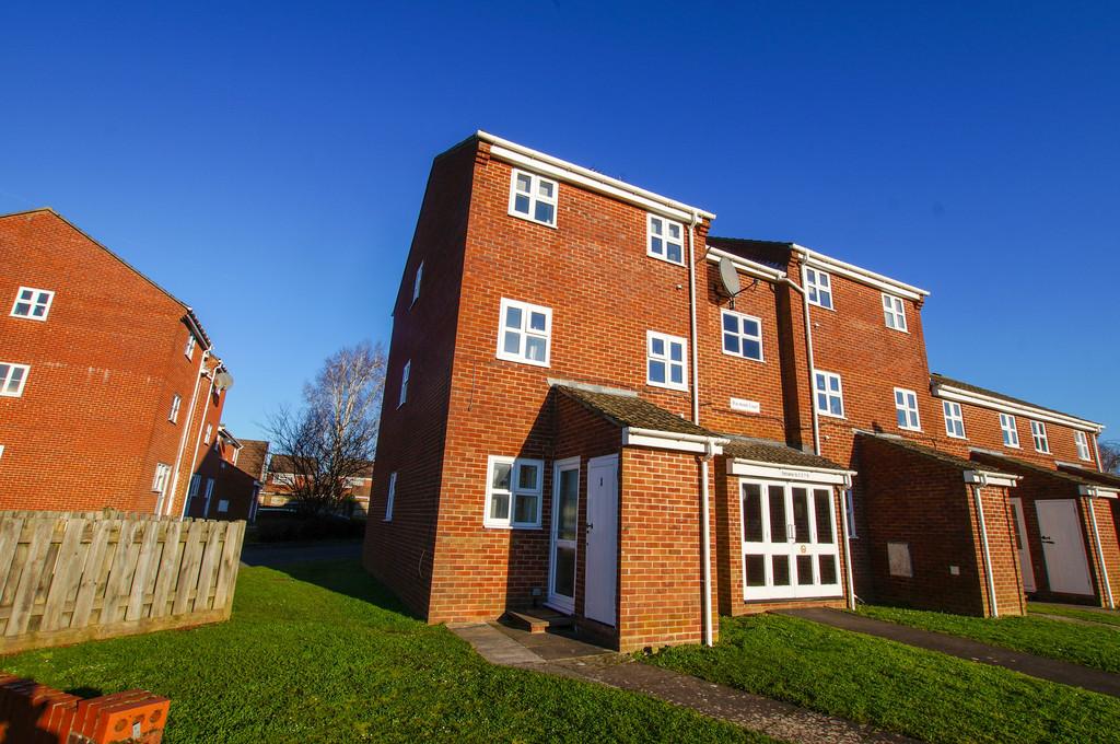 Caernarvon Road, Chichester 1 bed apartment £695 pcm (£160 pw)