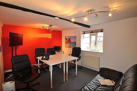 Office to rent, CENTRALLY LOCATED FIRST FLOOR OFFICE SUITE TO LET WITH PARKING