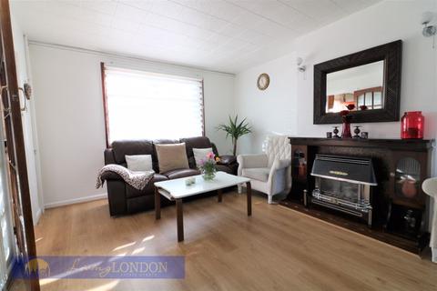 18 Reynardson Road, London, N17 7JX