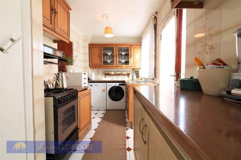 18 Reynardson Road, London, N17 7JX